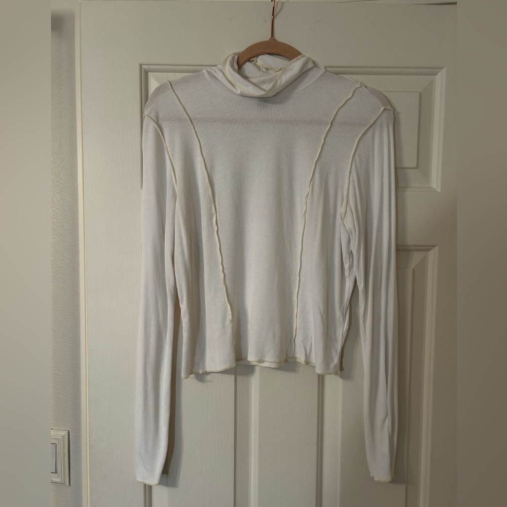 Ribbed long sleeve turtleneck